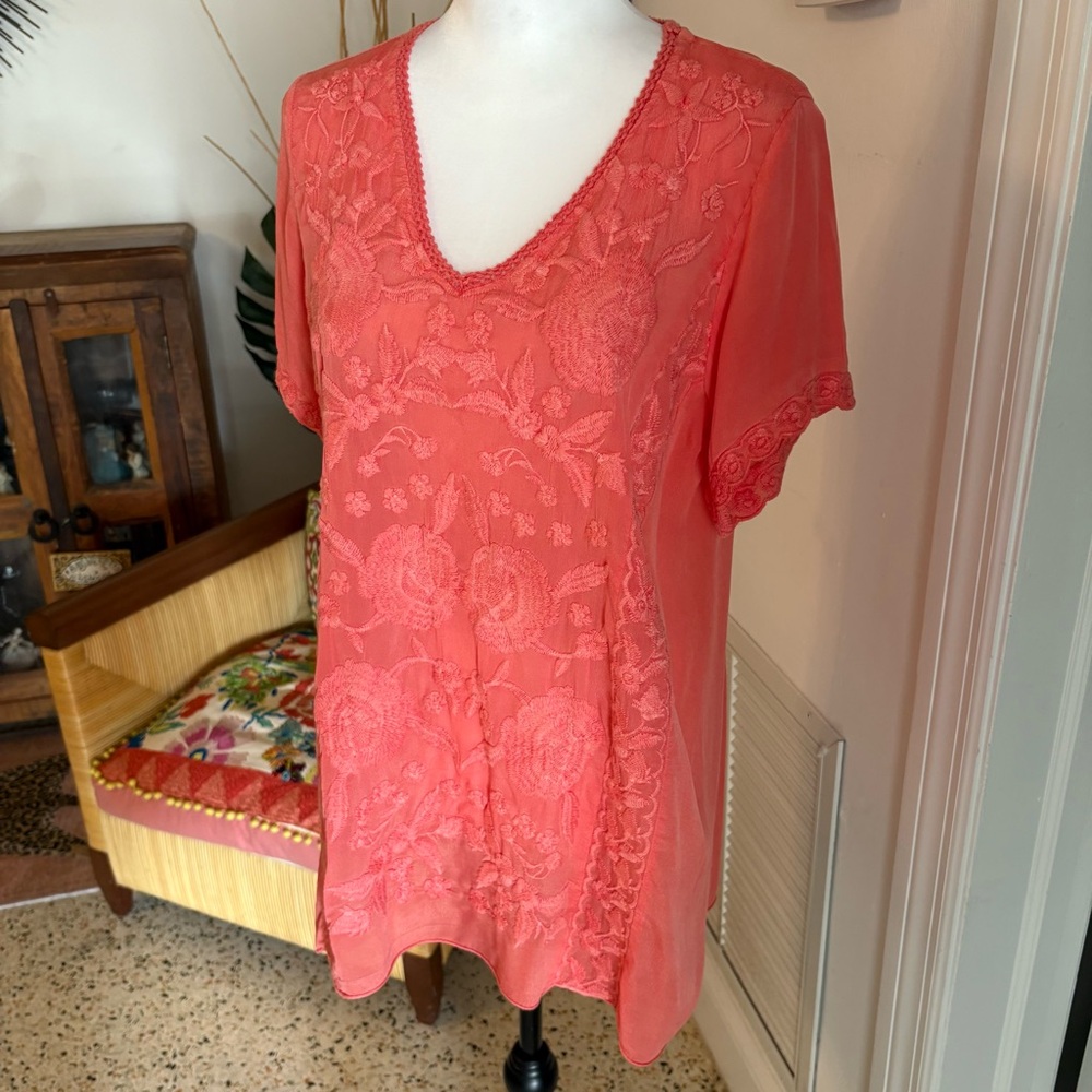 Karyn Seo Peach Embroidered Swing Top! Short Sleeves! Excellent condition. Sm